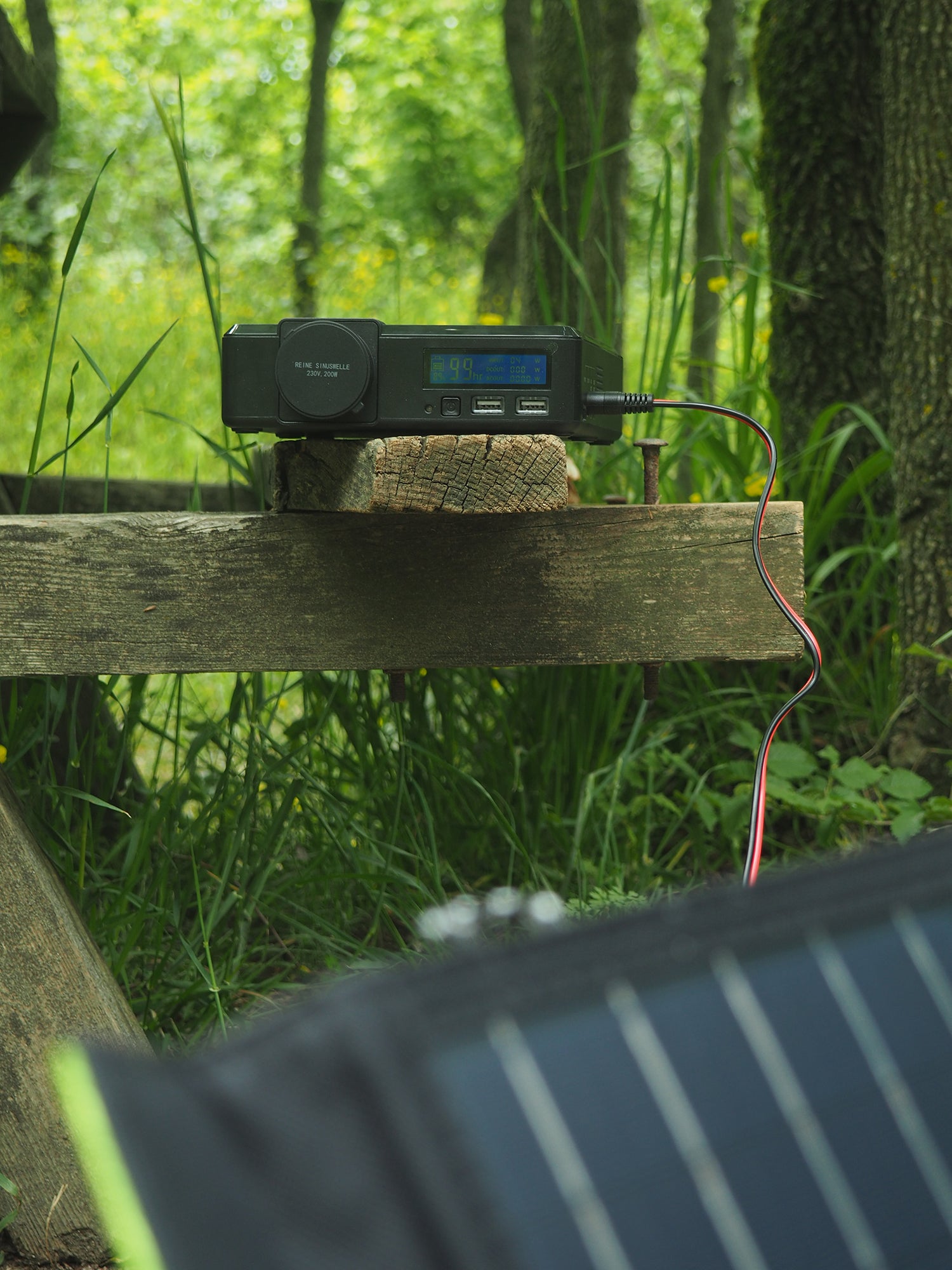 S200-charge-from-solar-panel-eu-SOCKET.jpg